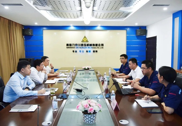 為高質量發展賦能！青島高新區李天傳主任至力克川液壓調研2.jpg